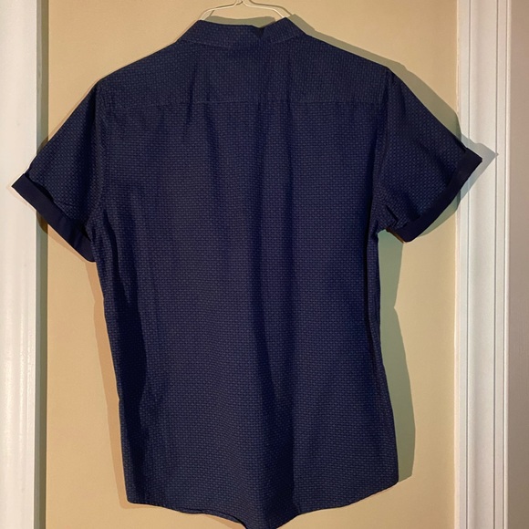 Patterned button up top - Picture 4 of 4